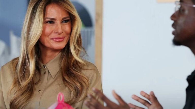 Boy Calls Melania Trump ‘Queen’ at NIH Valentine’s Visit Boy Calls Melania Trump 'Queen' at NIH Valentine's Visit