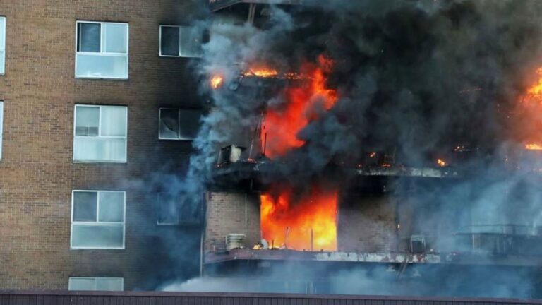 Calumet Park Apt Fire Displaces Residents, Firefighter Hurt Calumet Park Apt Fire Displaces Residents, Firefighter Hurt